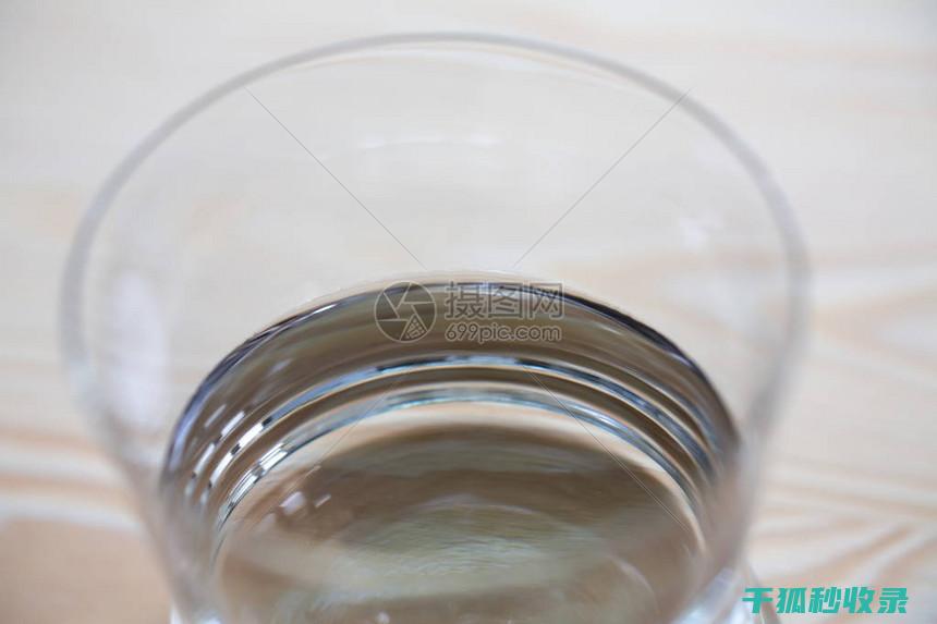 玻璃水壶清洁技巧，煮水更健康 (玻璃水壶清洁妙招)