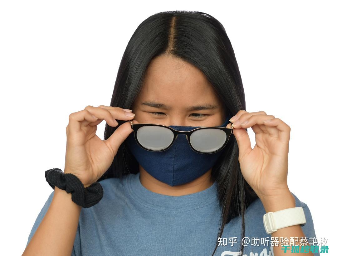 冬季戴眼镜必备！超实用的眼镜防雾技巧 (冬天戴眼镜)
