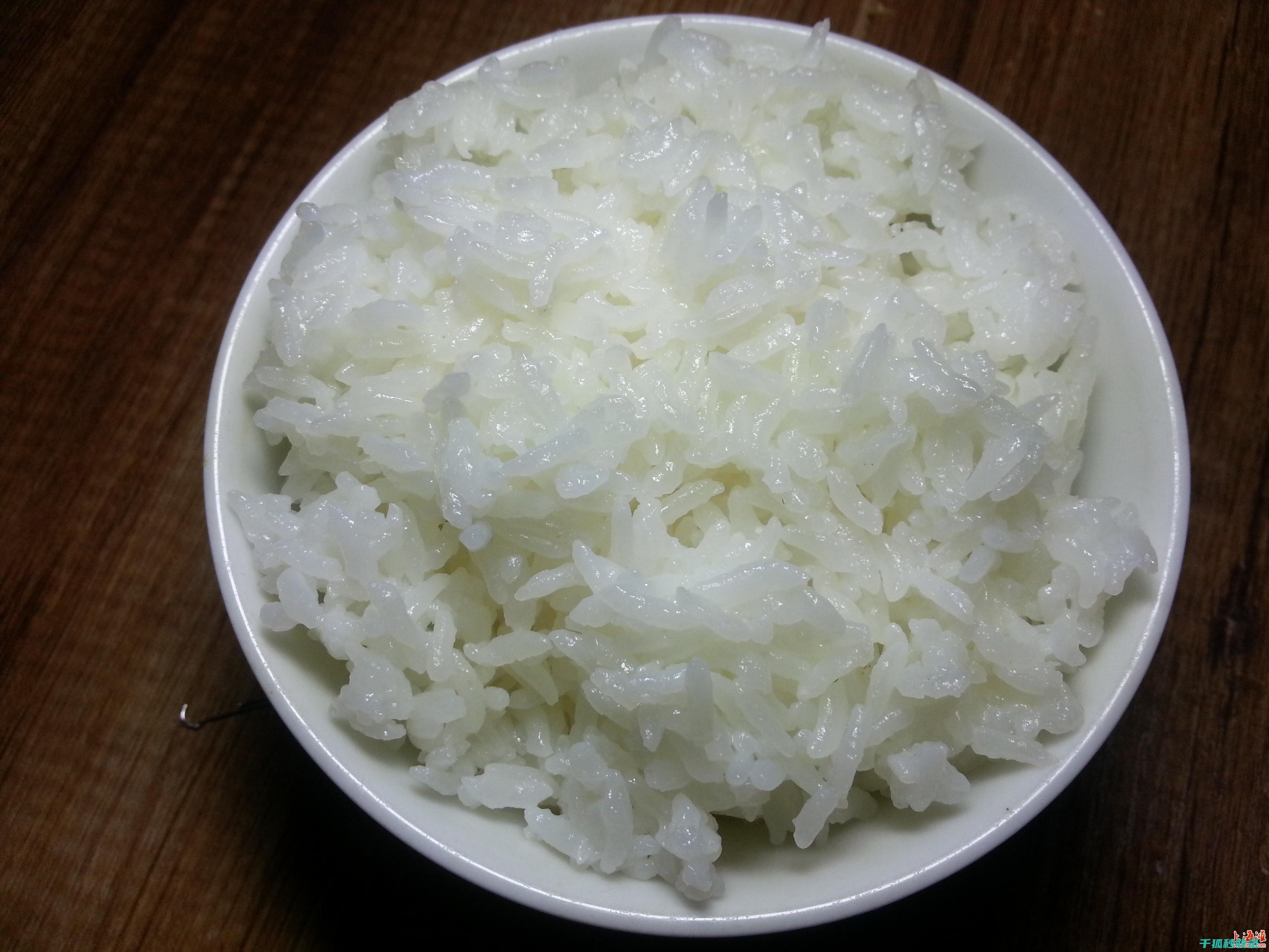 米饭松软的秘密：从浸泡到蒸煮的每一步 (米饭松软可口)