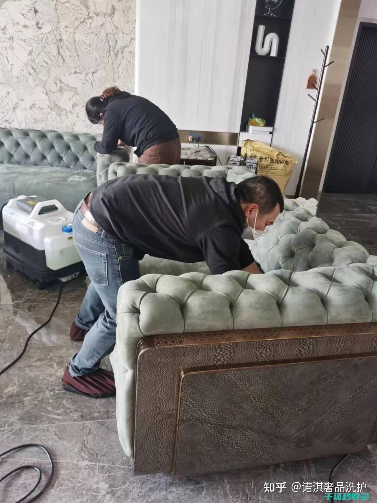 布艺沙发清洗时如何避免损伤表面光泽 (布艺沙发清洗剂哪个牌子最好)