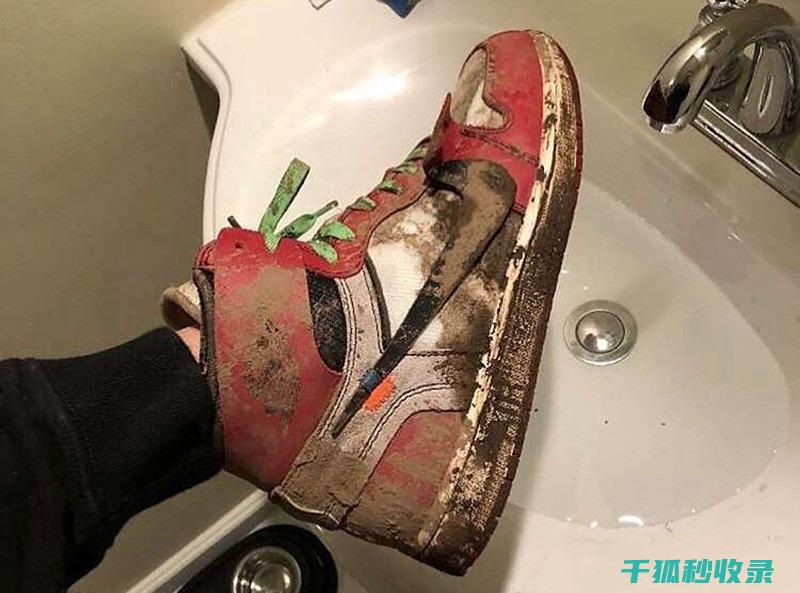 雨鞋变脏了？用这几种方法让它恢复原貌！ (雨鞋脏了用什么洗)